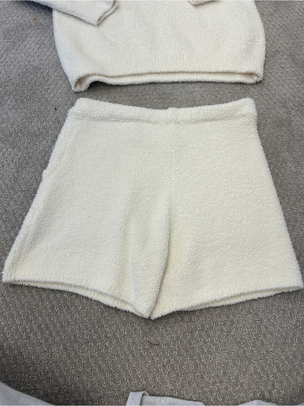 Barefoot Dreams Cozy Cream Sherpa Hoodie & Shorts Set Size S - Picture 5 of 6